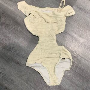 SHEIN Cream Kids Bodysuit
